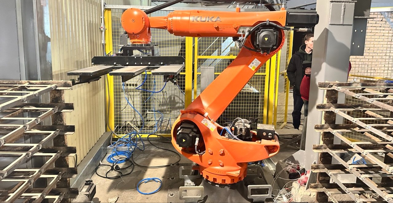 Роботизированный комплекс с KUKA KR300: автоматизация производственного процесса